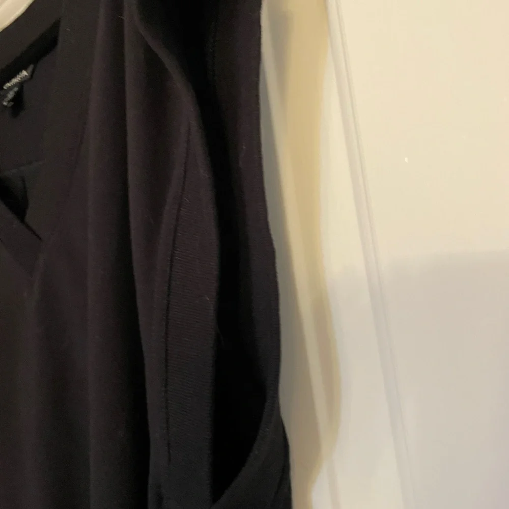 Women's Black Sleeveless Top - Picture 2 of 4